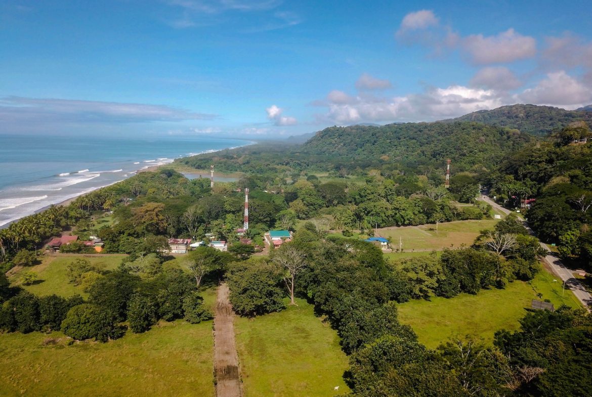 BUILDING PROPERTY IN A STEPS OF DOMINICAL BEACH, IN DOMINICAL – 3.8 ACRES