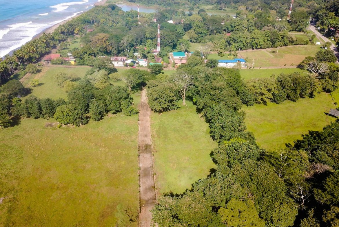 BUILDING PROPERTY IN A STEPS OF DOMINICAL BEACH, IN DOMINICAL – 3.8 ACRES