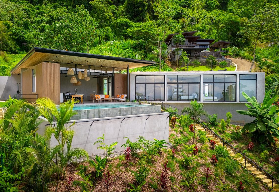 LUXURY PROPERTY WITH THREE BEDROOM AND PANORAMICS VALLEY VIEWS, IN OJOCHAL – 1.41 ACRES, Uvita, Costa Rica — photo 2