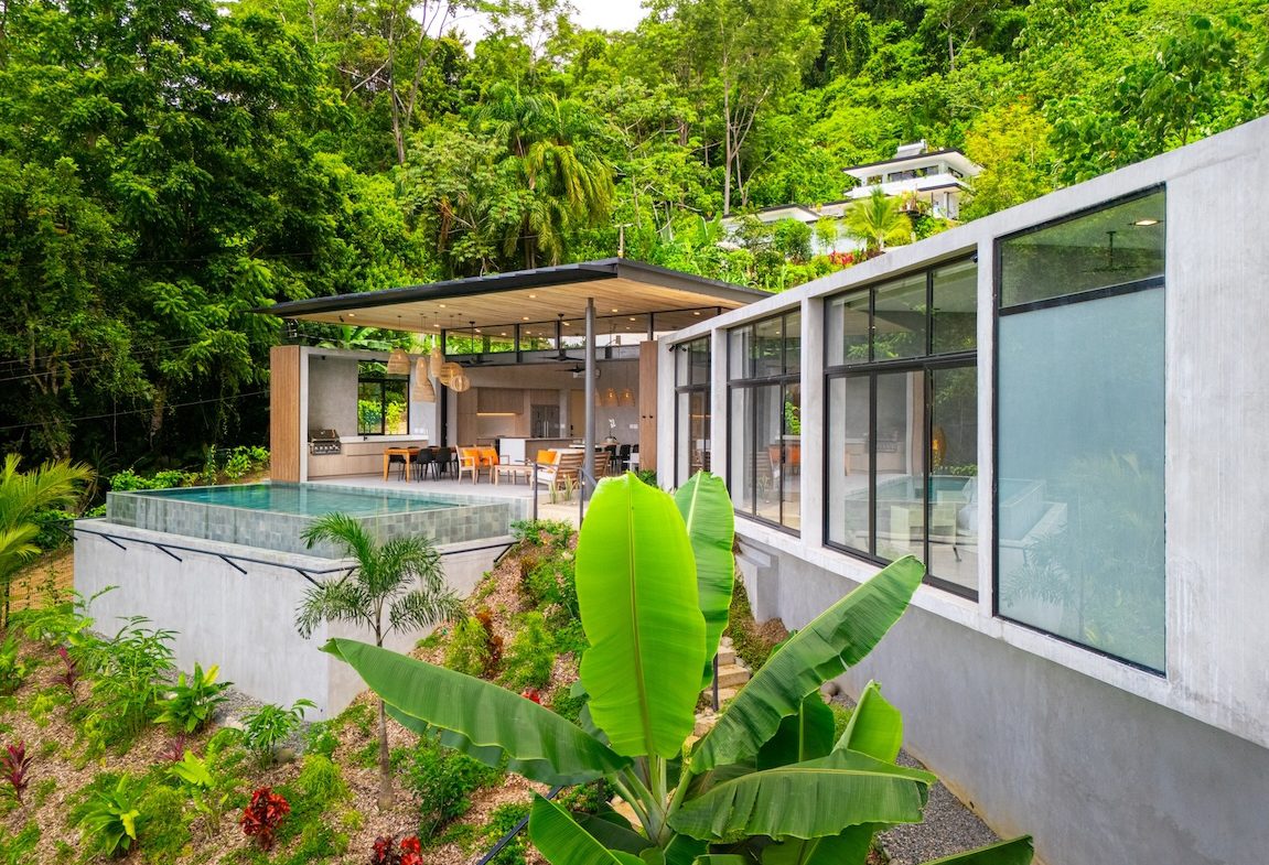 LUXURY PROPERTY WITH THREE BEDROOM AND PANORAMICS VALLEY VIEWS, IN OJOCHAL – 1.41 ACRES, Uvita, Costa Rica — photo 3