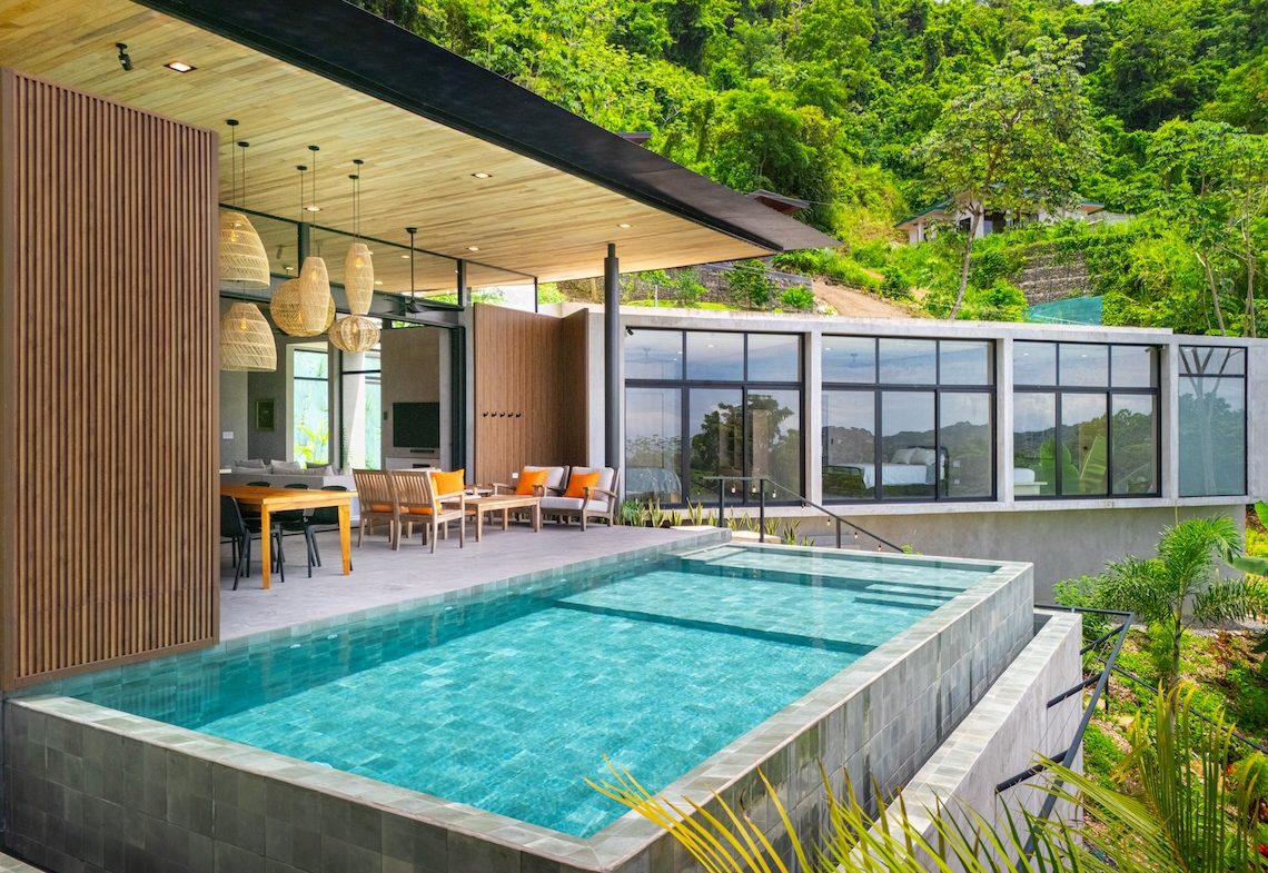 LUXURY PROPERTY WITH THREE BEDROOM AND PANORAMICS VALLEY VIEWS, IN OJOCHAL – 1.41 ACRES, Uvita, Costa Rica — photo 4