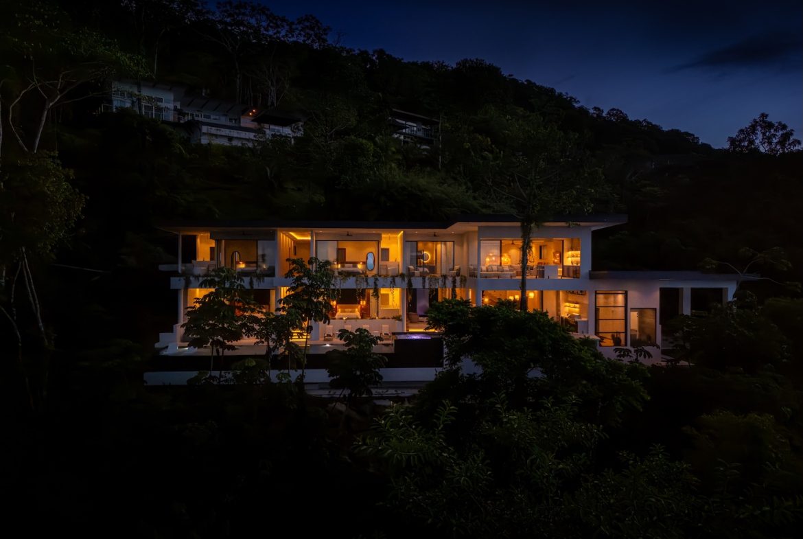 LUXURY PROPERTY WITH FIVE BEDROOM AND PANORAMIC VIEWS OF THE OCEAN, NEAR TO ESCALERAS – 1.36 ACRES, Uvita, Costa Rica — photo 2