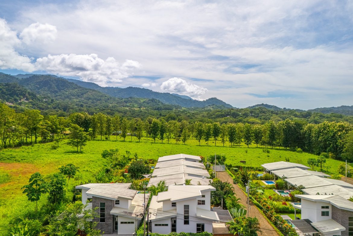 PROPERTY WITH THREE BEDROOM AND NEAR TO THE OJOCHAL CENTER CASA SHAUNA – 0.09 ACRES, Uvita, Costa Rica — photo 2