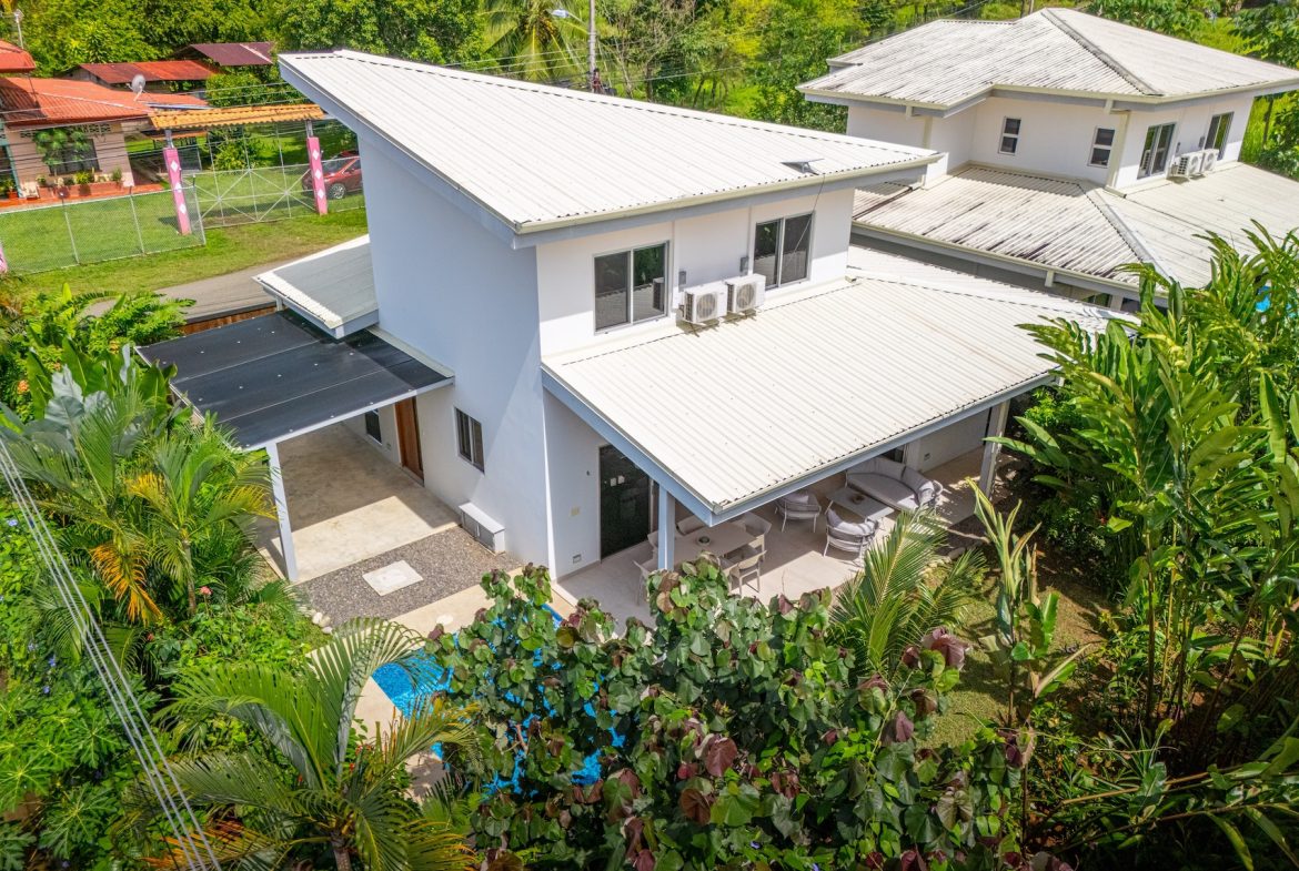 PROPERTY WITH THREE BEDROOM AND NEAR TO THE OJOCHAL CENTER CASA SHAUNA – 0.09 ACRES, Uvita, Costa Rica — photo 3