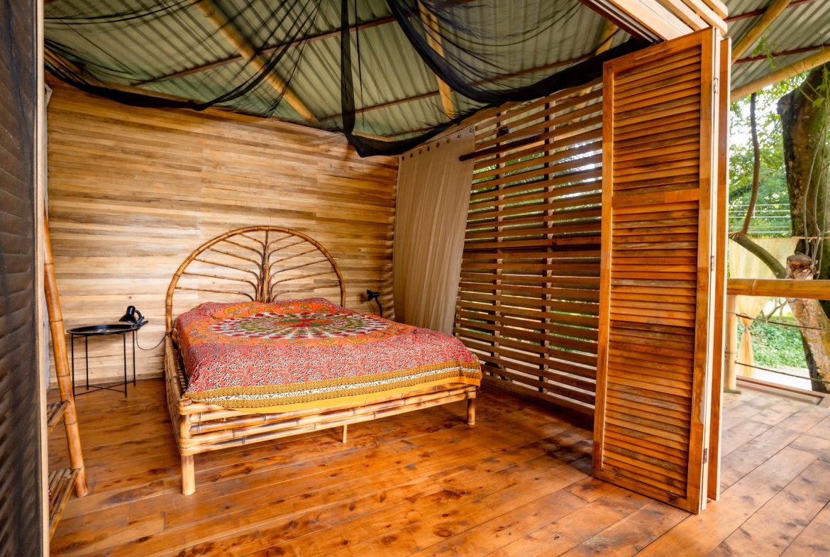 FOUR BEDROOMS PROPERTY WITH A HOUSE MADE OF BAMBOO AND WOOD, IN BAHIA BALLENA – 0.12 ACRES