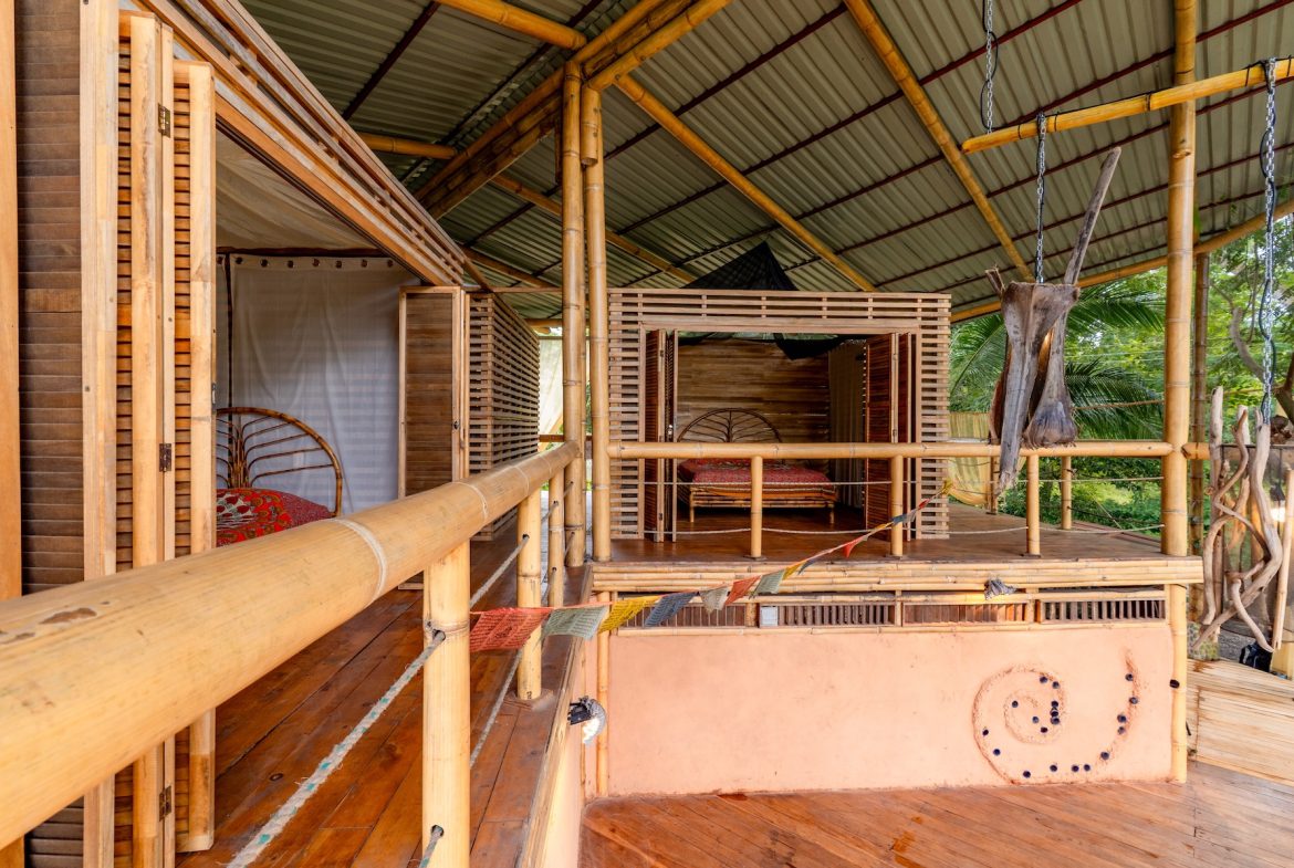 FOUR BEDROOMS PROPERTY WITH A HOUSE MADE OF BAMBOO AND WOOD, IN BAHIA BALLENA – 0.12 ACRES