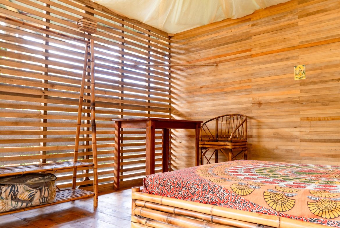 FOUR BEDROOMS PROPERTY WITH A HOUSE MADE OF BAMBOO AND WOOD, IN BAHIA BALLENA – 0.12 ACRES