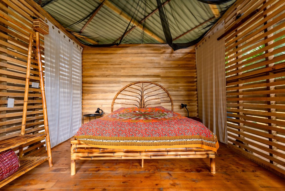 FOUR BEDROOMS PROPERTY WITH A HOUSE MADE OF BAMBOO AND WOOD, IN BAHIA BALLENA – 0.12 ACRES