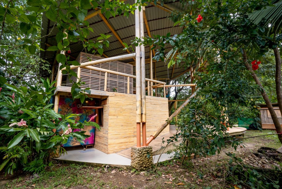 FOUR BEDROOMS PROPERTY WITH A HOUSE MADE OF BAMBOO AND WOOD, IN BAHIA BALLENA – 0.12 ACRES
