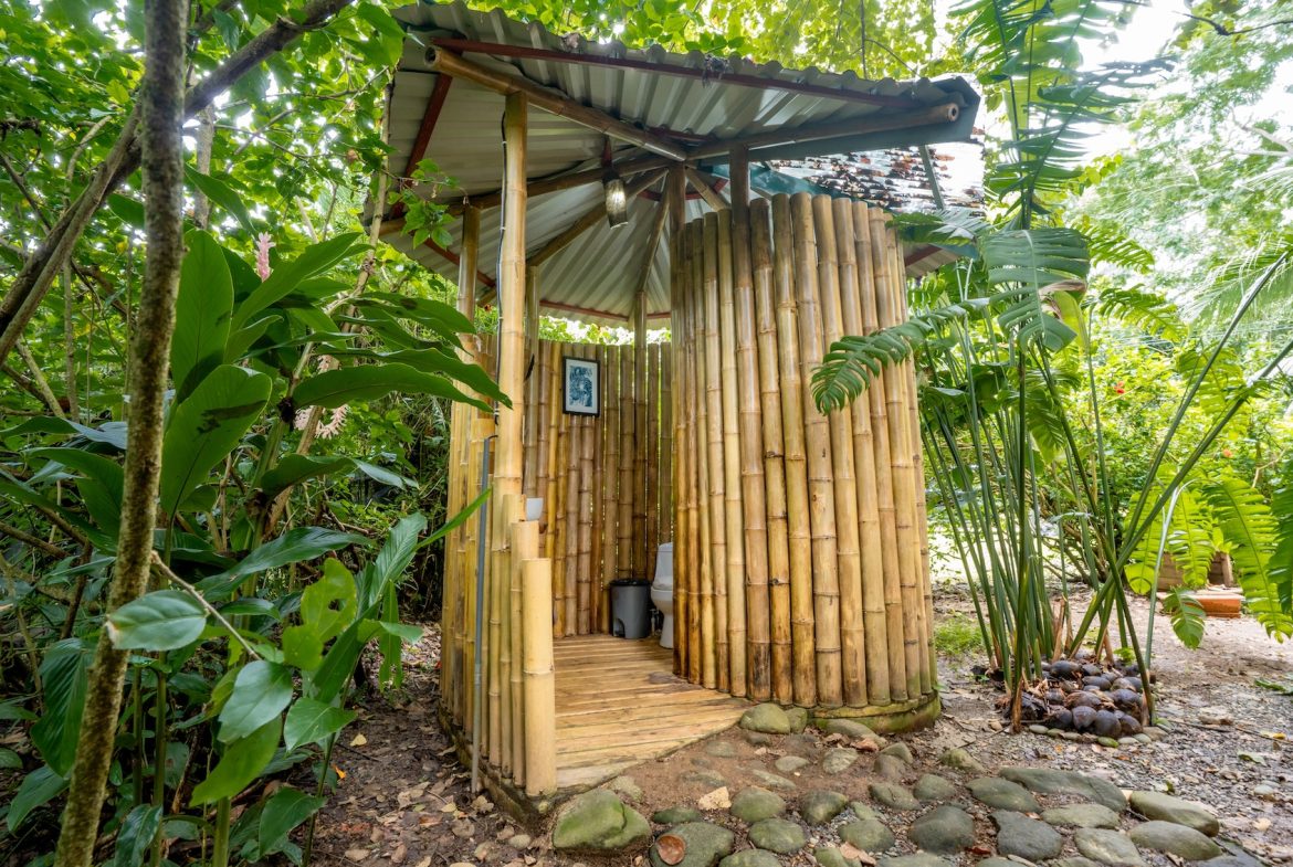 FOUR BEDROOMS PROPERTY WITH A HOUSE MADE OF BAMBOO AND WOOD, IN BAHIA BALLENA – 0.12 ACRES