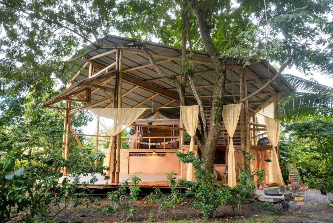 FOUR BEDROOMS PROPERTY WITH A HOUSE MADE OF BAMBOO AND WOOD, IN BAHIA BALLENA – 0.12 ACRES