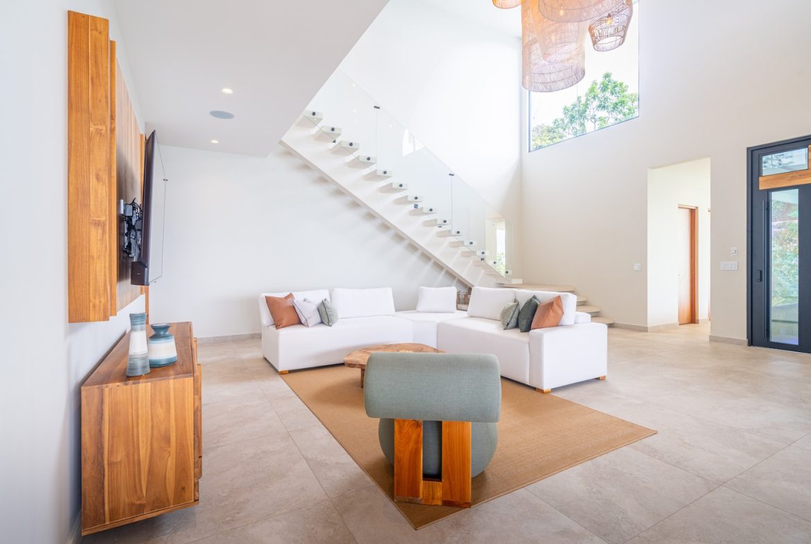 LUXURY PROPERTY WITH FIVE BEDROOM AND PANORAMIC VIEWS OF THE OCEAN, NEAR TO ESCALERAS – 1.36 ACRES