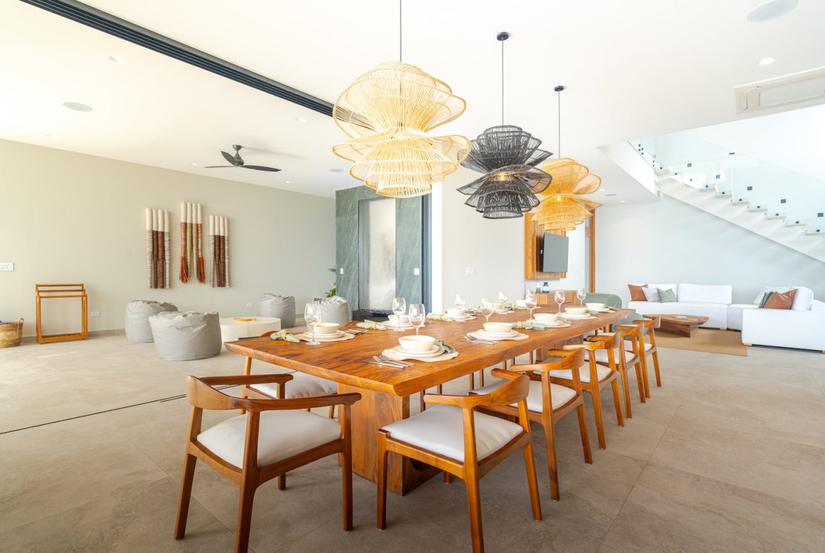 LUXURY PROPERTY WITH FIVE BEDROOM AND PANORAMIC VIEWS OF THE OCEAN, NEAR TO ESCALERAS – 1.36 ACRES