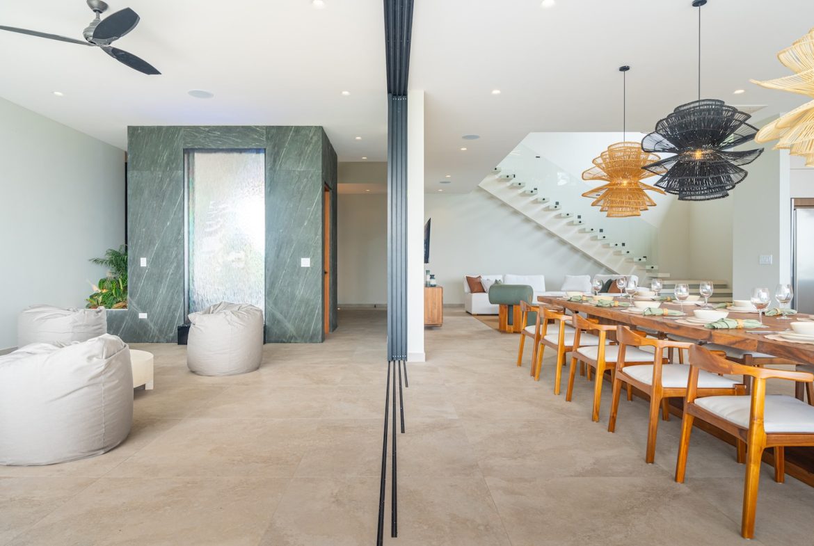 LUXURY PROPERTY WITH FIVE BEDROOM AND PANORAMIC VIEWS OF THE OCEAN, NEAR TO ESCALERAS – 1.36 ACRES