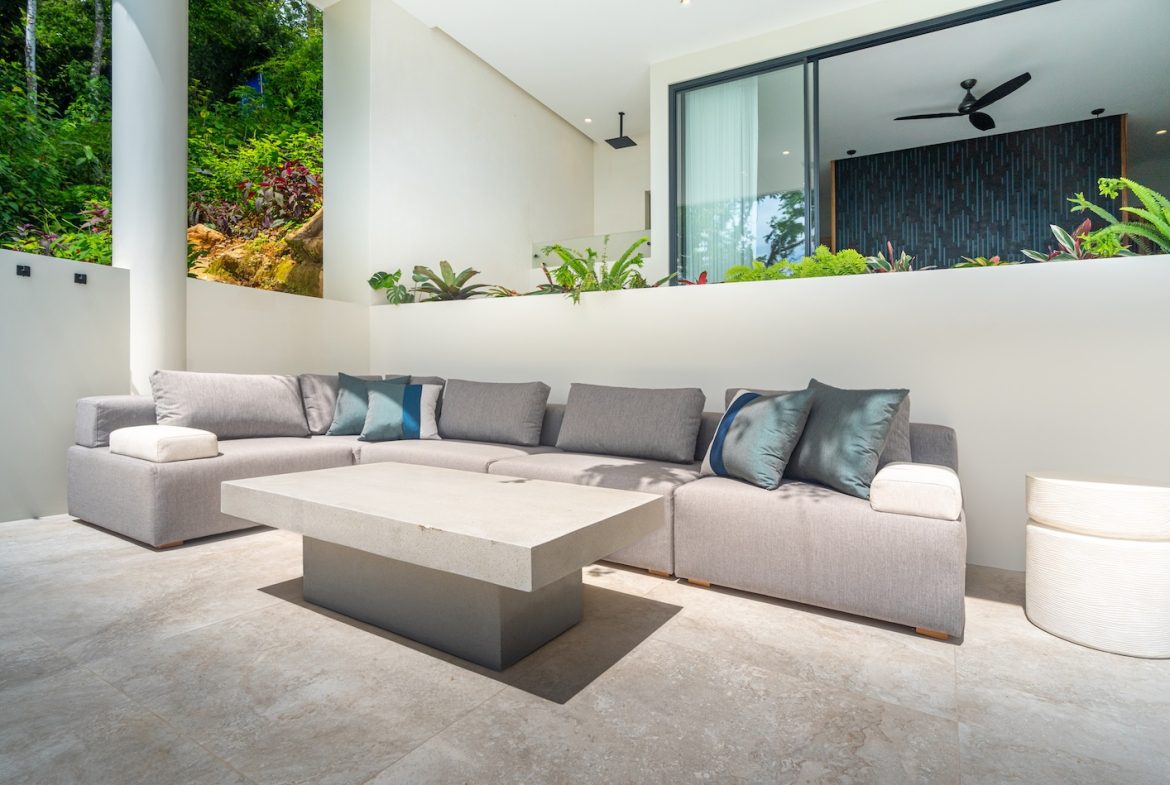 LUXURY PROPERTY WITH FIVE BEDROOM AND PANORAMIC VIEWS OF THE OCEAN, NEAR TO ESCALERAS – 1.36 ACRES