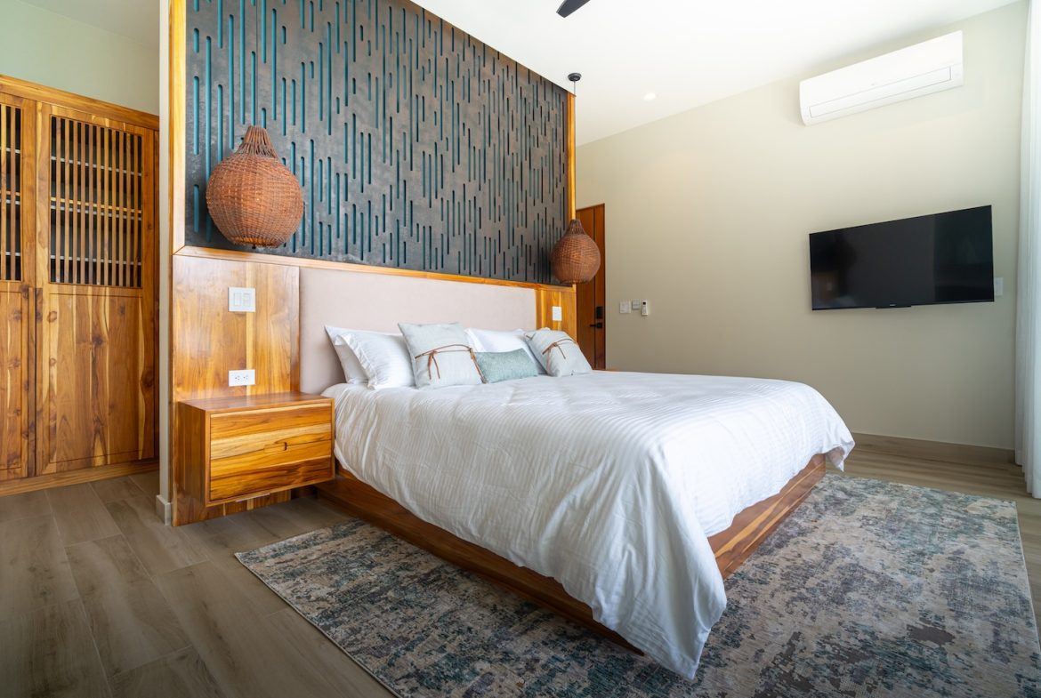 LUXURY PROPERTY WITH FIVE BEDROOM AND PANORAMIC VIEWS OF THE OCEAN, NEAR TO ESCALERAS – 1.36 ACRES
