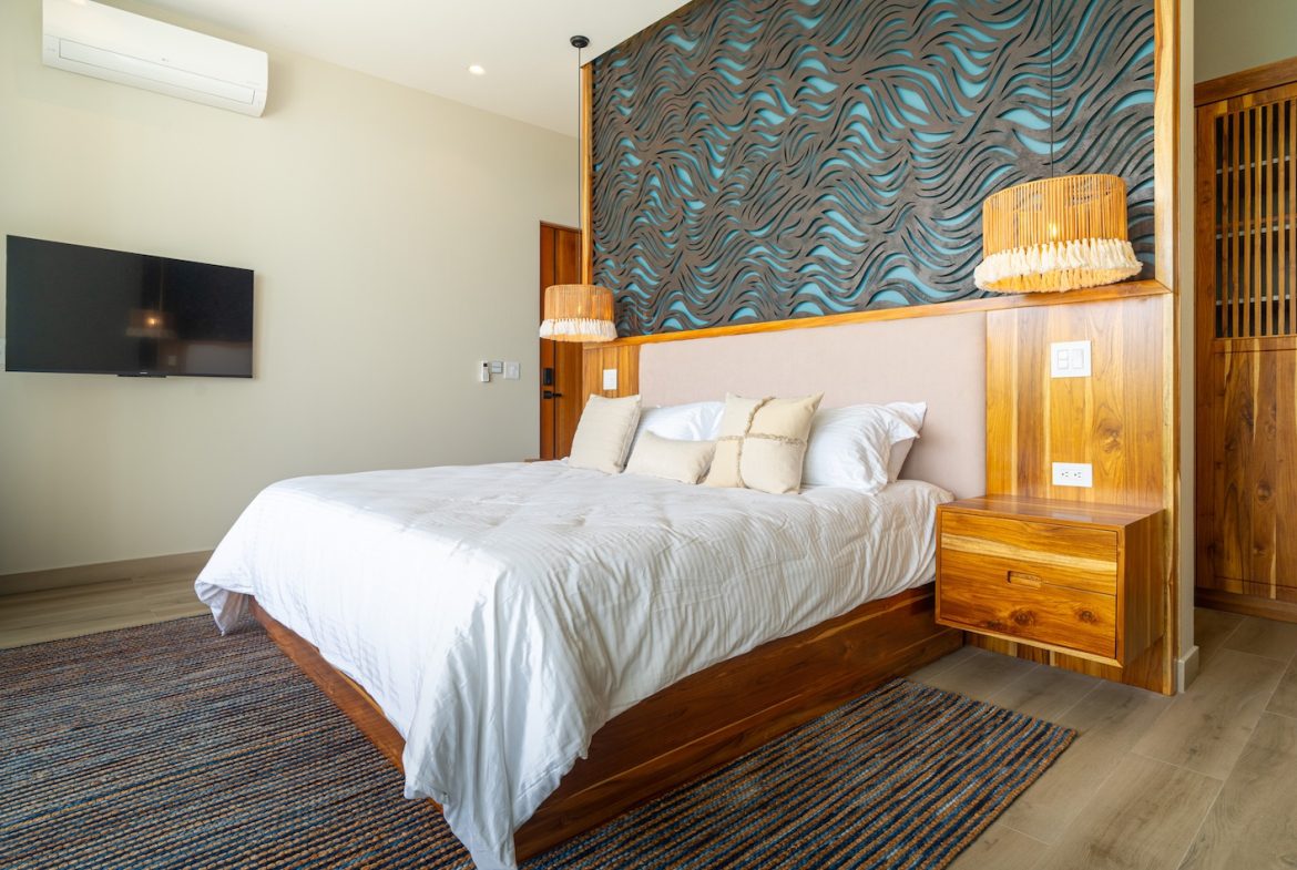 LUXURY PROPERTY WITH FIVE BEDROOM AND PANORAMIC VIEWS OF THE OCEAN, NEAR TO ESCALERAS – 1.36 ACRES
