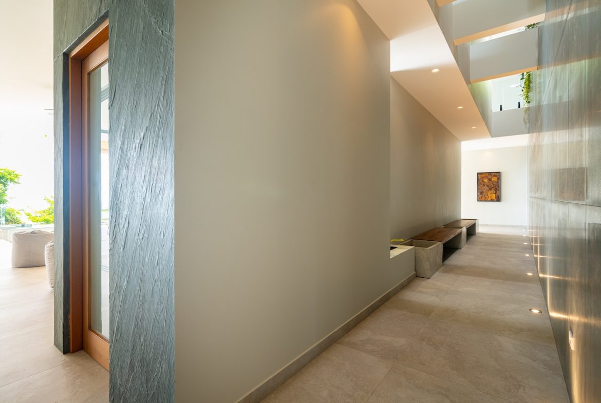 LUXURY PROPERTY WITH FIVE BEDROOM AND PANORAMIC VIEWS OF THE OCEAN, NEAR TO ESCALERAS – 1.36 ACRES