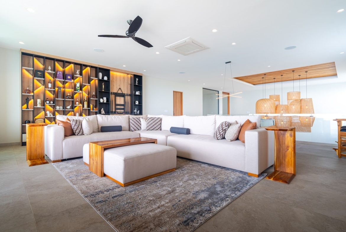 LUXURY PROPERTY WITH FIVE BEDROOM AND PANORAMIC VIEWS OF THE OCEAN, NEAR TO ESCALERAS – 1.36 ACRES
