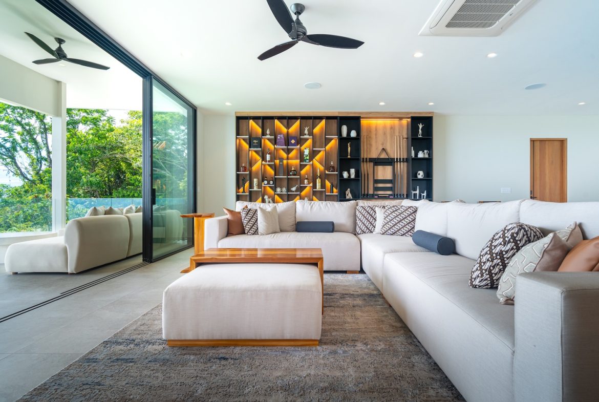 LUXURY PROPERTY WITH FIVE BEDROOM AND PANORAMIC VIEWS OF THE OCEAN, NEAR TO ESCALERAS – 1.36 ACRES
