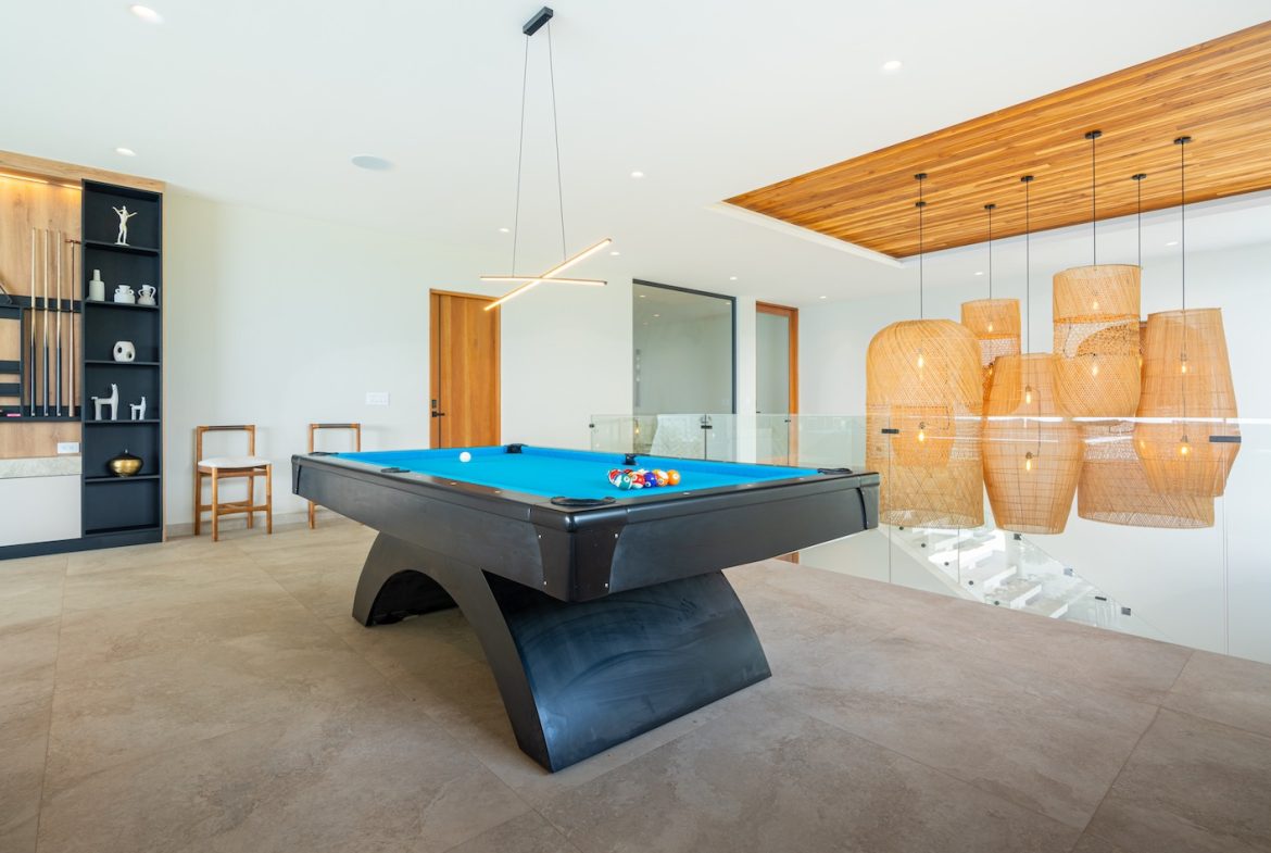 LUXURY PROPERTY WITH FIVE BEDROOM AND PANORAMIC VIEWS OF THE OCEAN, NEAR TO ESCALERAS – 1.36 ACRES