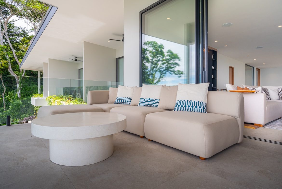 LUXURY PROPERTY WITH FIVE BEDROOM AND PANORAMIC VIEWS OF THE OCEAN, NEAR TO ESCALERAS – 1.36 ACRES