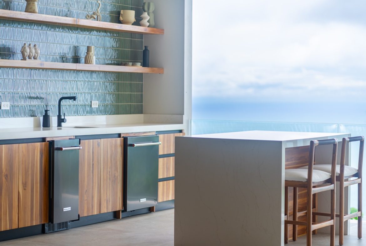 LUXURY PROPERTY WITH FIVE BEDROOM AND PANORAMIC VIEWS OF THE OCEAN, NEAR TO ESCALERAS – 1.36 ACRES