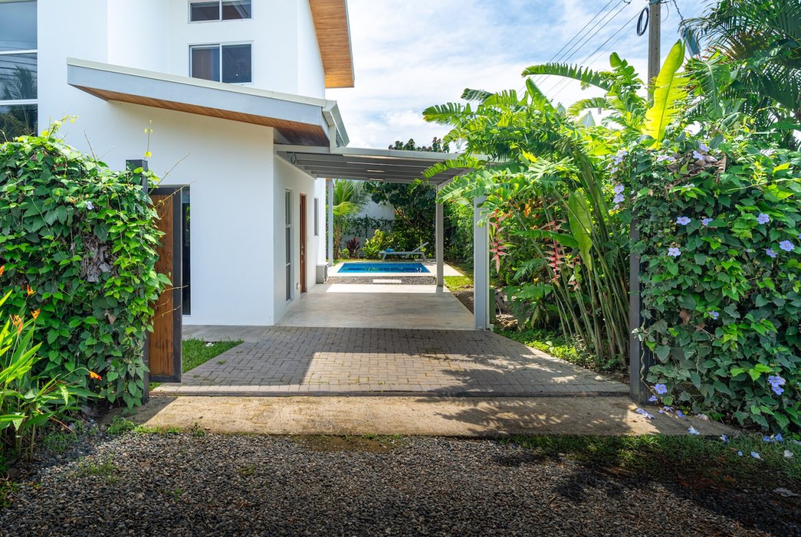 PROPERTY WITH THREE BEDROOM AND NEAR TO THE OJOCHAL CENTER CASA SHAUNA – 0.09 ACRES, Uvita, Costa Rica — photo 5