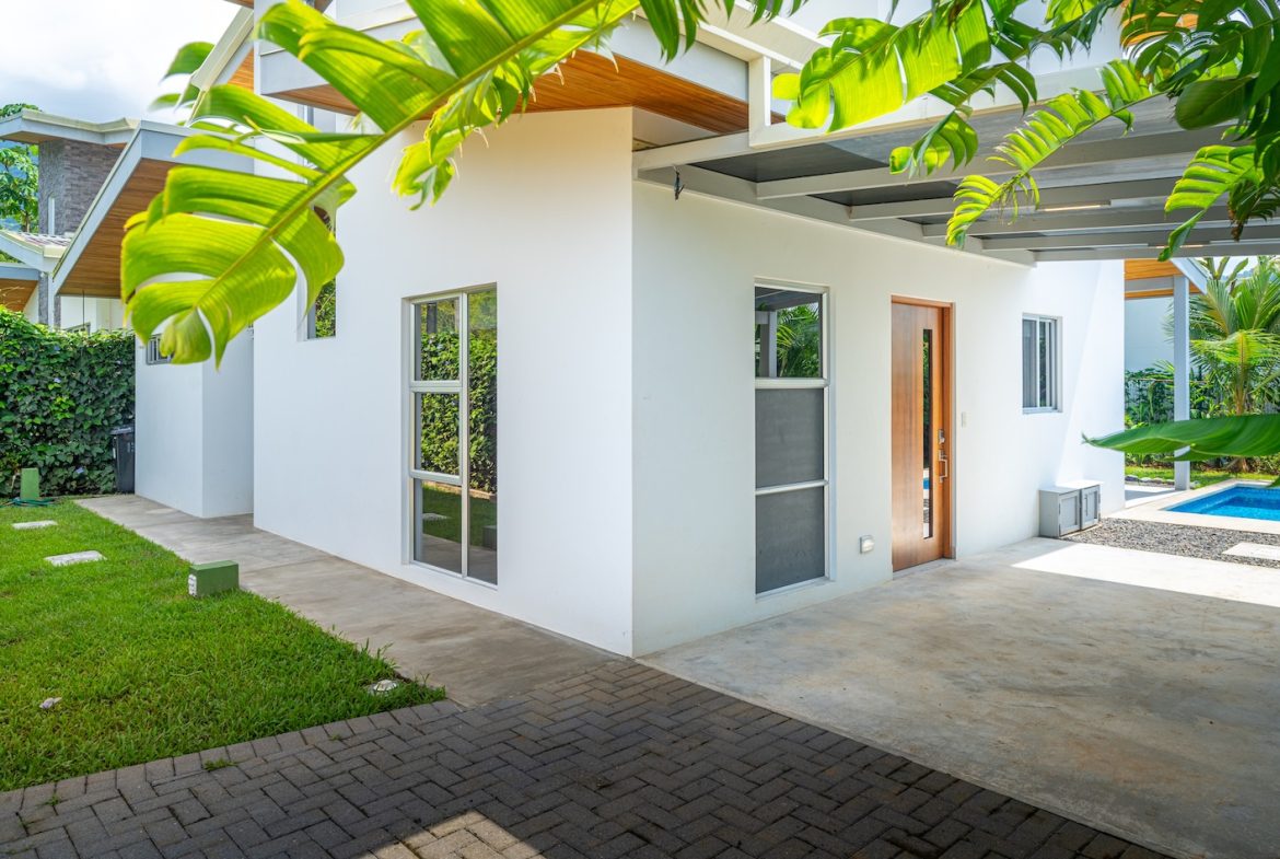 PROPERTY WITH THREE BEDROOM AND NEAR TO THE OJOCHAL CENTER CASA SHAUNA – 0.09 ACRES, Uvita, Costa Rica — photo 6