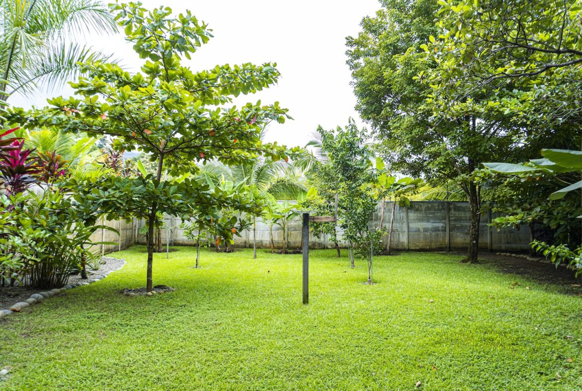 PROPERTY WITH TWO BEDROOM AND MOUNTAIN VIEWS, IN  UVITA – 0.27 ACRES