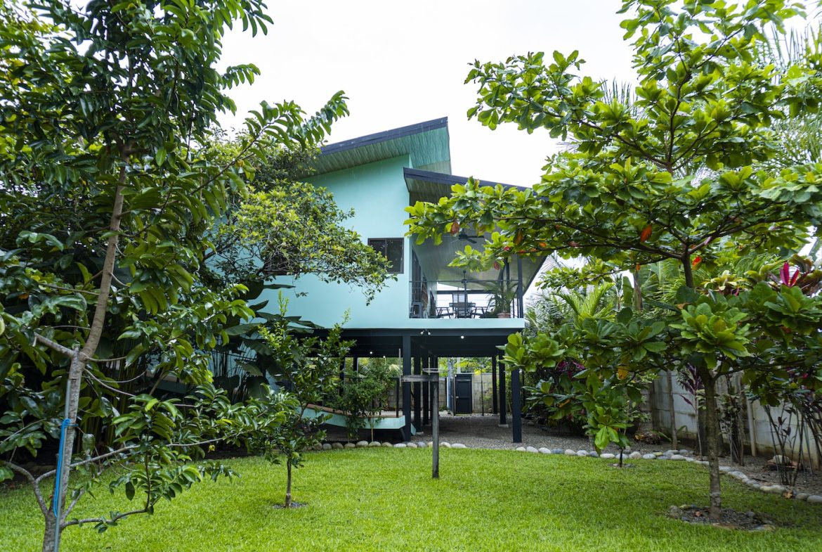 PROPERTY WITH TWO BEDROOM AND MOUNTAIN VIEWS, IN  UVITA – 0.27 ACRES