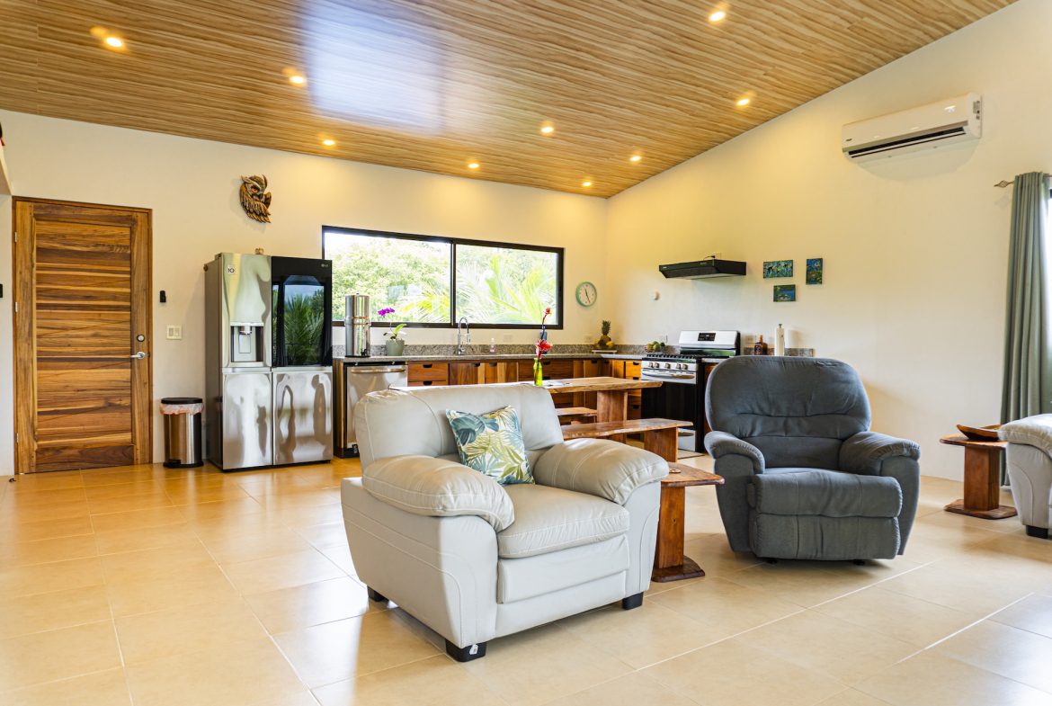 PROPERTY WITH TWO BEDROOM AND MOUNTAIN VIEWS, IN  UVITA – 0.27 ACRES, Uvita, Costa Rica — photo 6