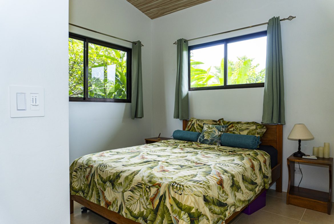 PROPERTY WITH TWO BEDROOM AND MOUNTAIN VIEWS, IN  UVITA – 0.27 ACRES
