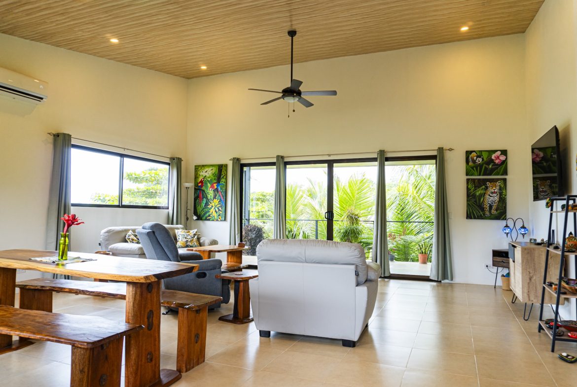 PROPERTY WITH TWO BEDROOM AND MOUNTAIN VIEWS, IN  UVITA – 0.27 ACRES