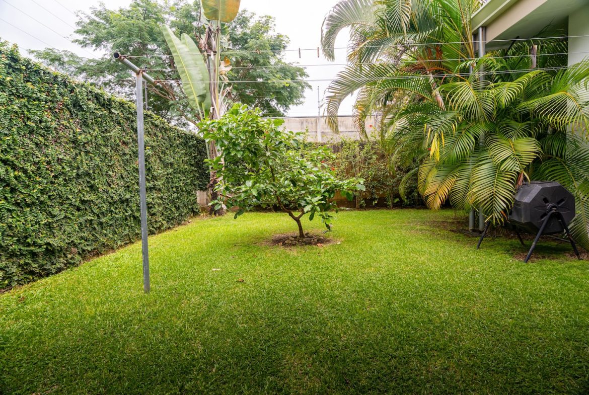 PROPERTY WITH A GUEST HOUSE, IN BAHIA BALLENA CENTER – 0.25 ACRES