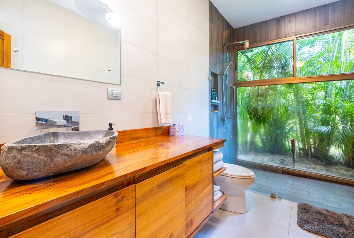 PROPERTY WITH A GUEST HOUSE, IN BAHIA BALLENA CENTER – 0.25 ACRES