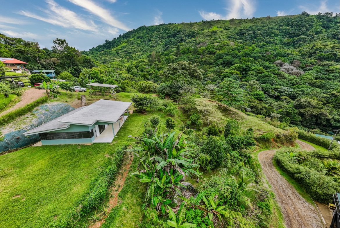 PROPERTY WITH A GUEST HOUSE AND LANDSCAPING VIEWS, IN TRINIDAD – 2.6 ACRES, Uvita, Costa Rica — photo 2