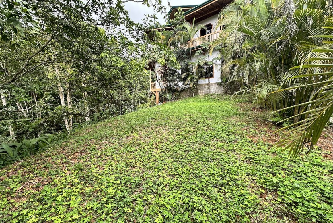 Teak Luxury 5-beds Home in the Mountains of Las Tumbas – 0.45 ACRES