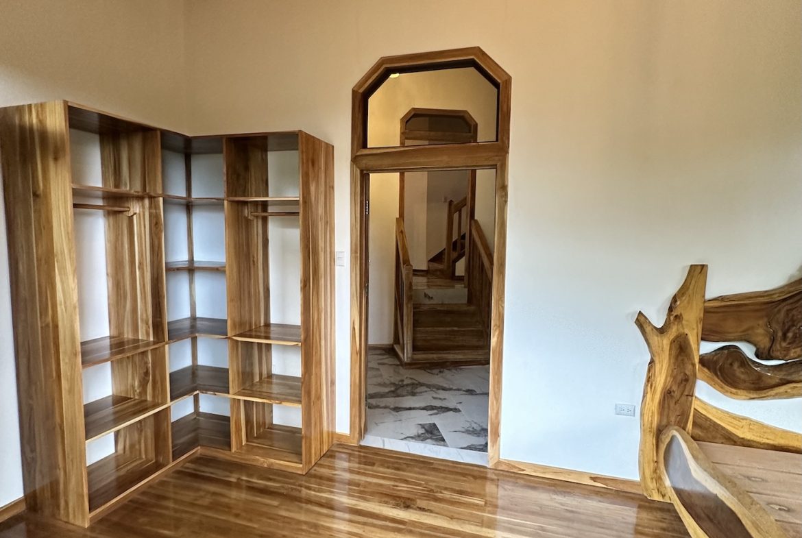Teak Luxury 5-beds Home in the Mountains of Las Tumbas – 0.45 ACRES