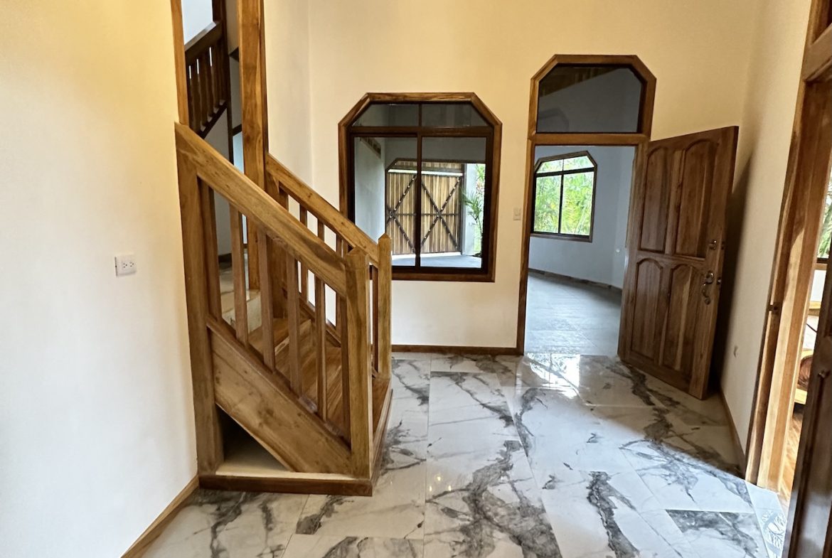 Teak Luxury 5-beds Home in the Mountains of Las Tumbas – 0.45 ACRES