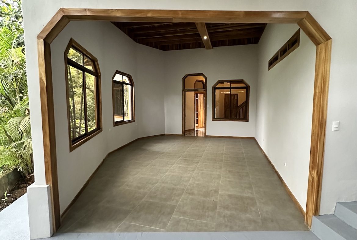 Teak Luxury 5-beds Home in the Mountains of Las Tumbas – 0.45 ACRES