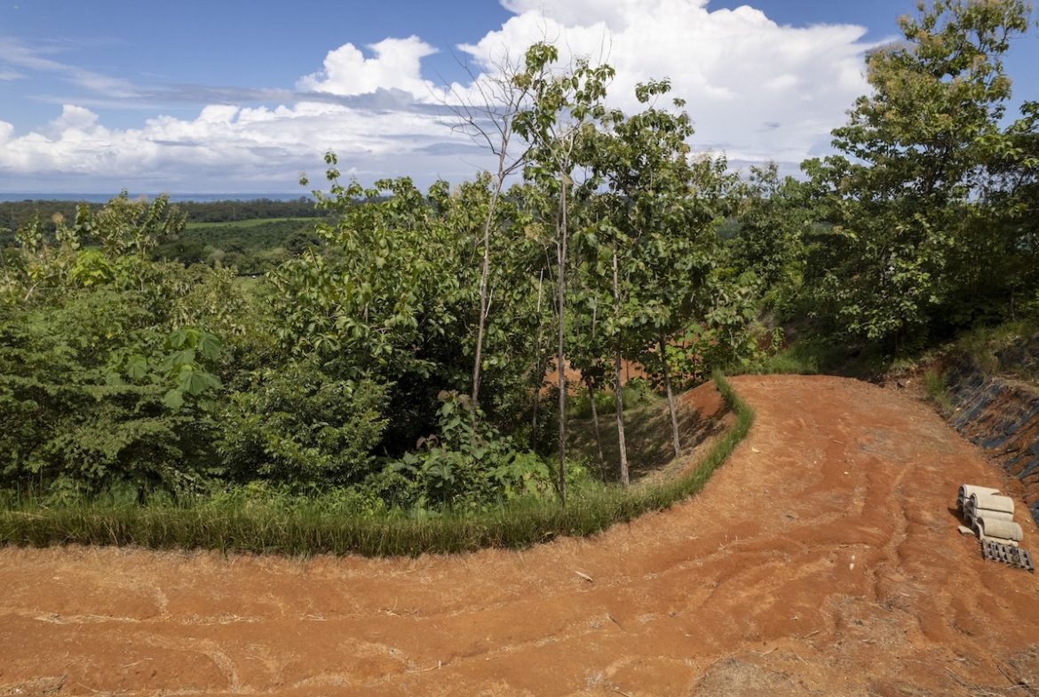 GATED COMMUNITY WITH BUILDING PROPERTIES AND OCEAN AND MOUNTAINS VIEWS, NEAR TO PORTALON – 13. 77 ACRES