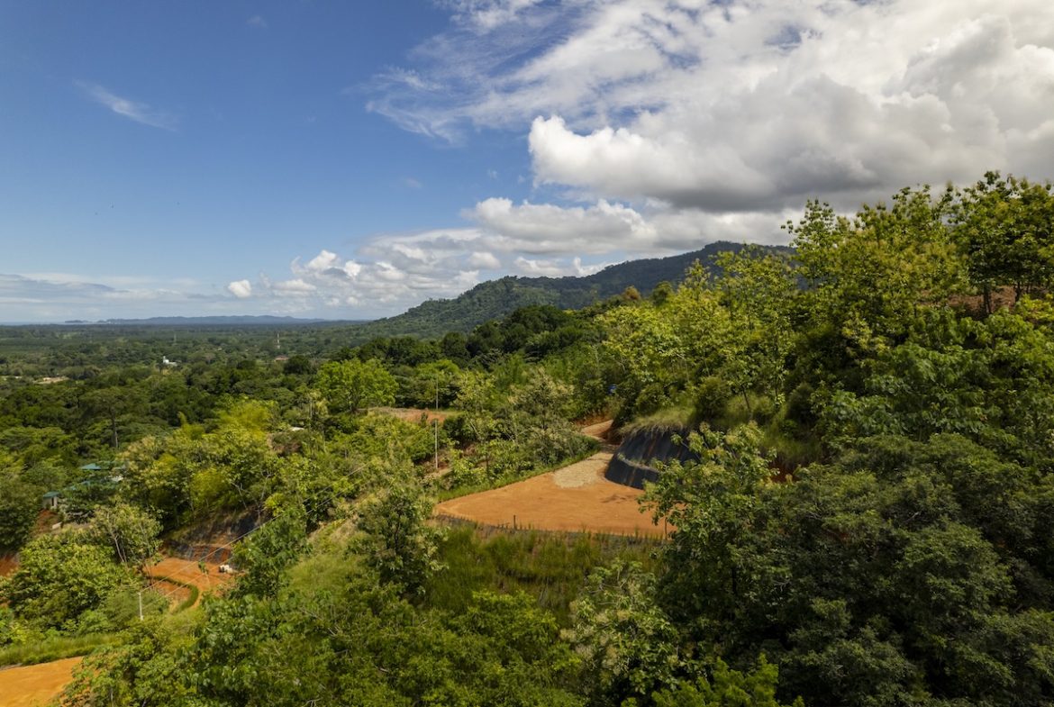 GATED COMMUNITY WITH BUILDING PROPERTIES AND OCEAN AND MOUNTAINS VIEWS, NEAR TO PORTALON – 13. 77 ACRES