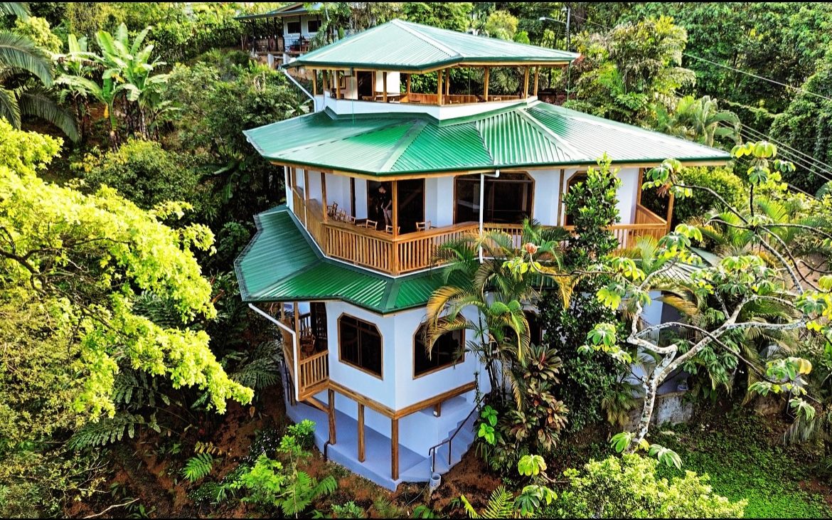 JUNGLE PROPERTY WITH PANORAMIC VIEWS OF THE MOUNTAIN, IN LAS TUMBAS – 0.42 ACRES, Uvita, Costa Rica — photo 2