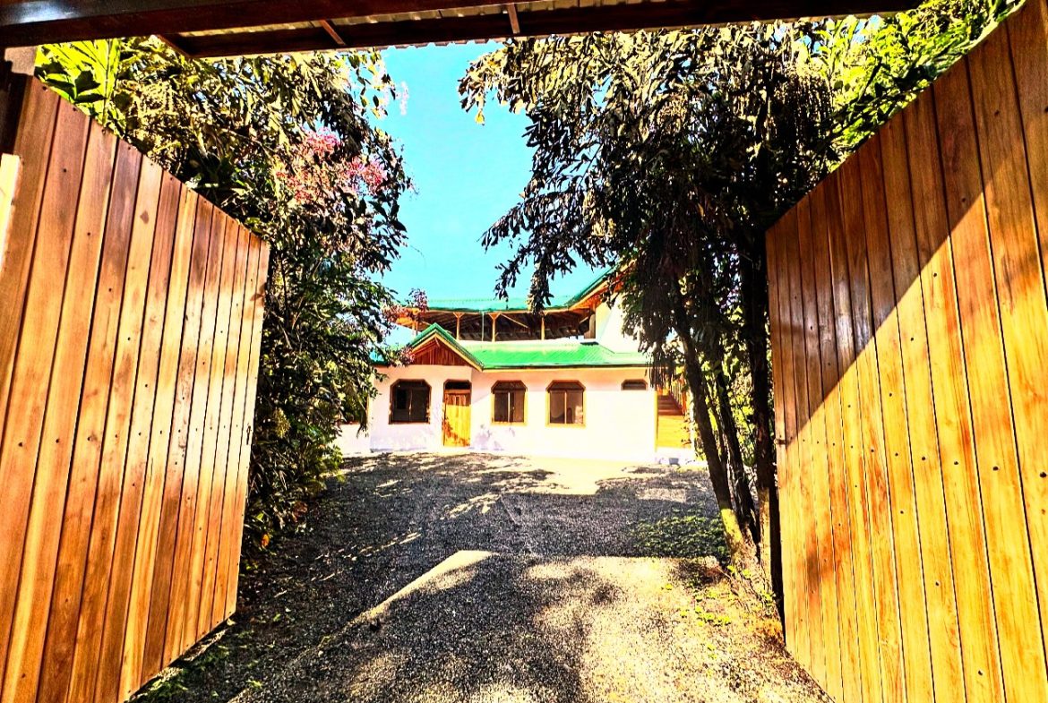 JUNGLE PROPERTY WITH PANORAMIC VIEWS OF THE MOUNTAIN, IN LAS TUMBAS – 0.42 ACRES, Uvita, Costa Rica — photo 5