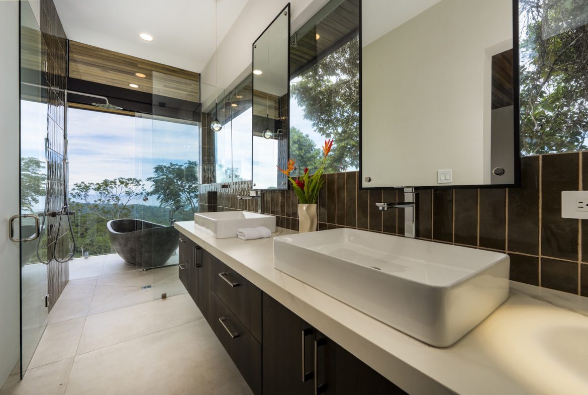 LUXURY JUNGLE PROPERTY WITH FOUR BEDROOMS AND OCEAN VIEWS, IN DOMINICALITO – 1.25 ACRES