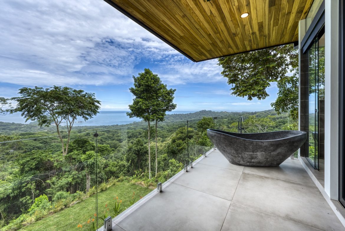 LUXURY JUNGLE PROPERTY WITH FOUR BEDROOMS AND OCEAN VIEWS, IN DOMINICALITO – 1.25 ACRES