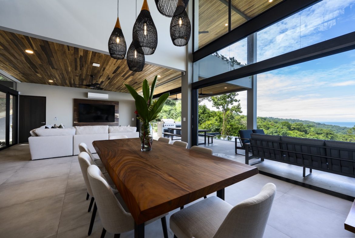 LUXURY JUNGLE PROPERTY WITH FOUR BEDROOMS AND OCEAN VIEWS, IN DOMINICALITO – 1.25 ACRES