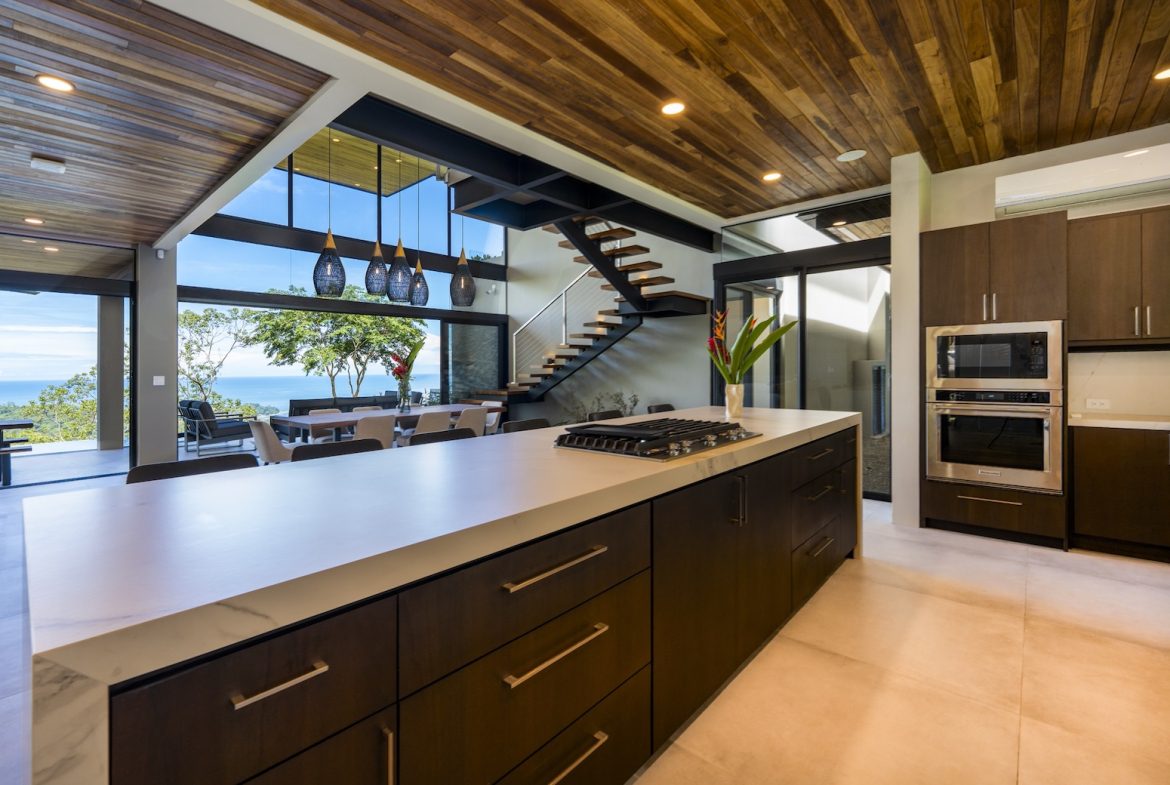 LUXURY JUNGLE PROPERTY WITH FOUR BEDROOMS AND OCEAN VIEWS, IN DOMINICALITO – 1.25 ACRES