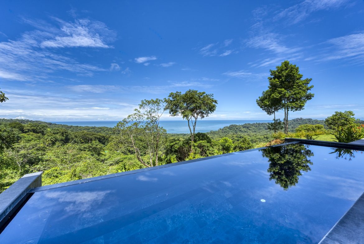 LUXURY JUNGLE PROPERTY WITH FOUR BEDROOMS AND OCEAN VIEWS, IN DOMINICALITO – 1.25 ACRES